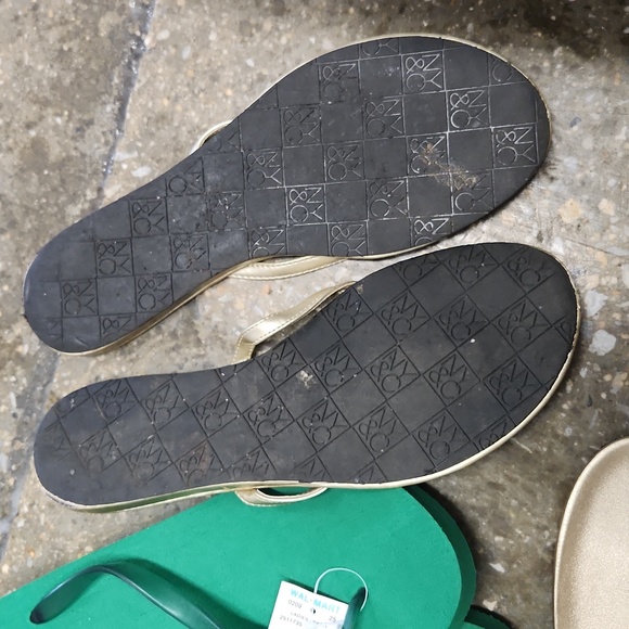 Flip-flop Sandals - Picture 5 of 6